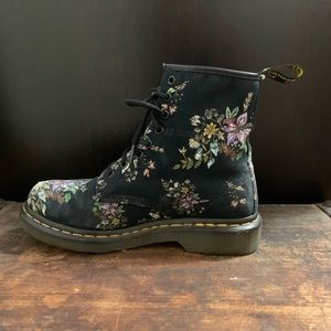 Dr. Martens Floral Boot